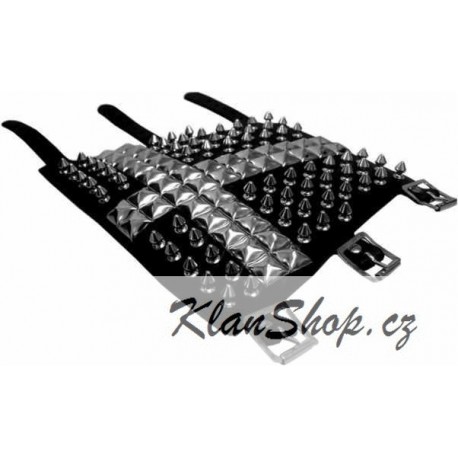 Kožený stahovák s hroty a pyramidami