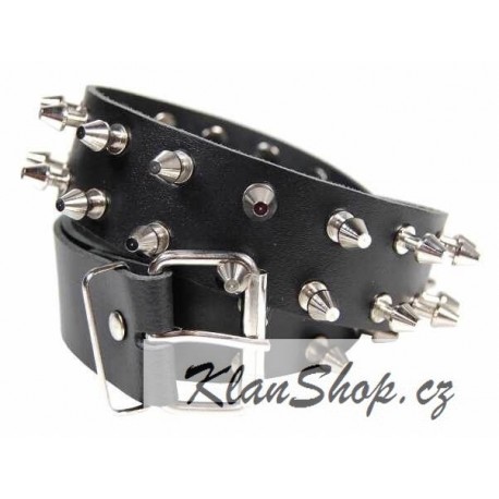 Kožený pásek s hroty