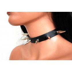 Kožený obojek s hroty