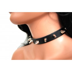 Kožený obojek s hroty