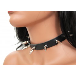 Kožený obojek s hroty