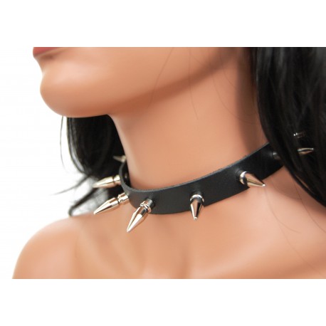 Kožený obojek s hroty