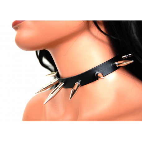 Kožený obojek s hroty