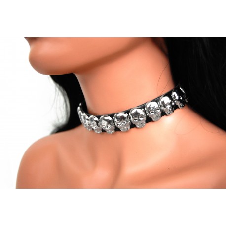 Kožený obojek s lebkami