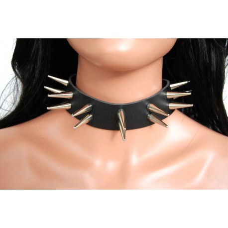 Kožený obojek s hroty