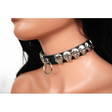 Kožený obojek s lebkami