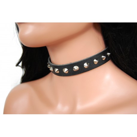 Kožený obojek s cvoky