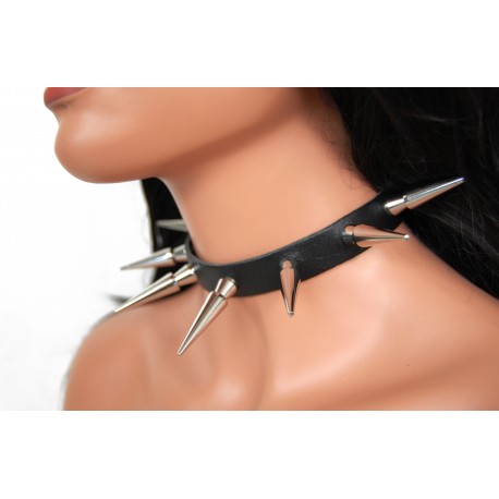 Kožený obojek s ostny