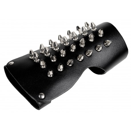 Kožený náramek s hroty